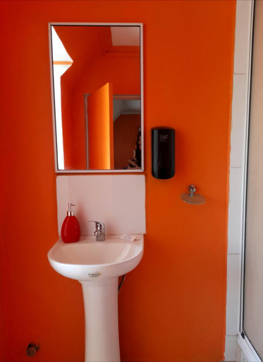 Bathroom 4, Hostal Chile Chico, Santiago