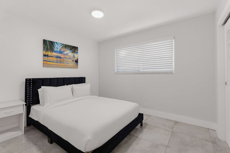 Interior 3, Ivory House- Private Retreat With Pool Near Beach, Broward