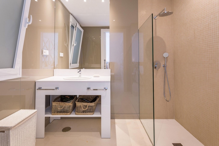 Bathroom 3, Lux Villa with private pool and garden. El Noruego, Málaga