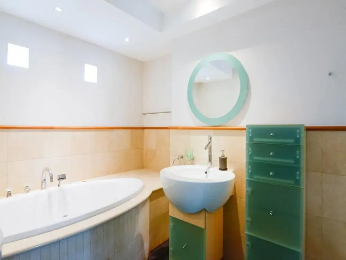 Bathroom 4, Picturesque villa with swimming pool, Brabant Wallon