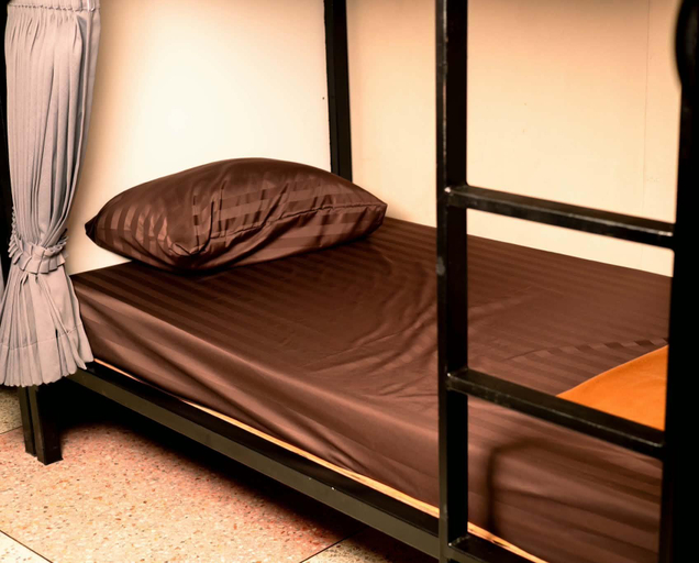 Bedroom 3, Born Free Hostel, Phra Nakhon