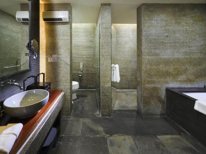 Bathroom 5, Dayu Kaiyuan, Shaoxing