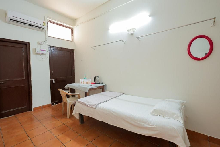 Room 2, Omji Ashram - Maa Anandmayi, Mathura