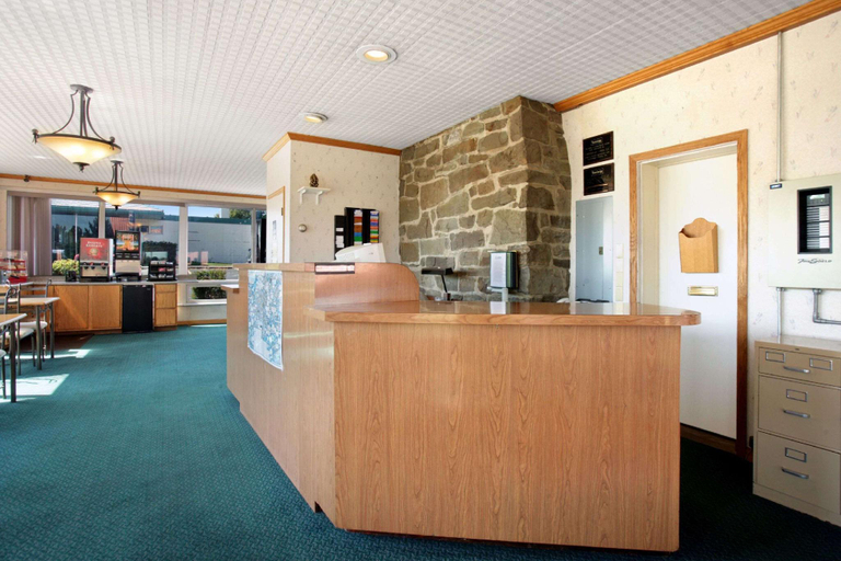 Public Area, Knights Inn Oswego West, Oswego
