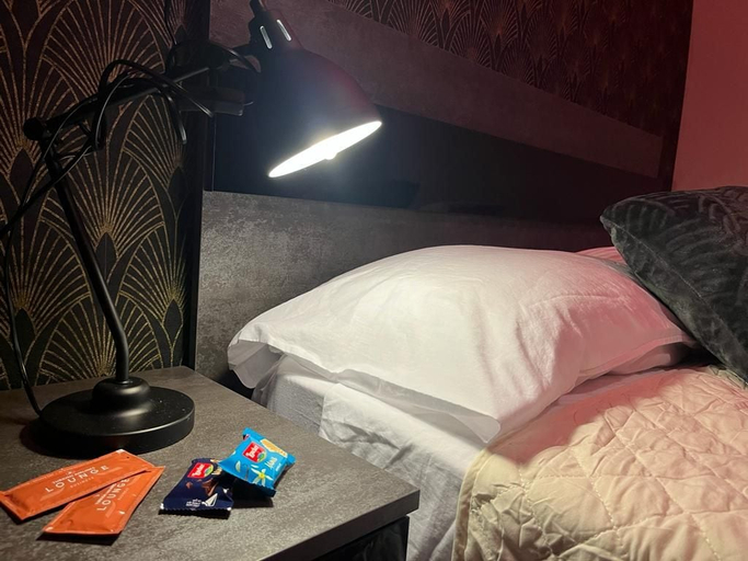 Room 4, 1BR APT w/ 2 Balconies - Spinola Bay, St Julian's