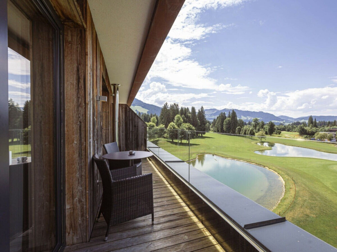 Outdoor dining, Family Apartment for up to 6 People, Kitzbühel