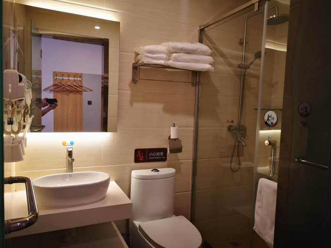 Bathroom 4, 7 Days Premium Beijing Langxinzhuang Metro Station, Beijing