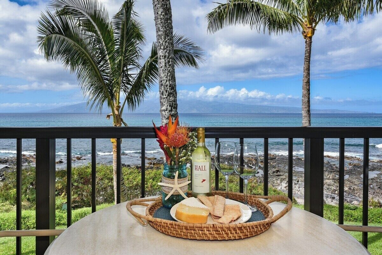 Interior 3, Direct Oceanfront Studio w Amazing Views Pool, Steps to Beach-napili Shores I270, Maui
