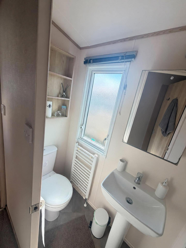 Bathroom 4, Sleeps 8 With Parking and Balcony, Lincolnshire