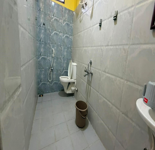 Bathroom 5, Shanthi Villa, Viluppuram