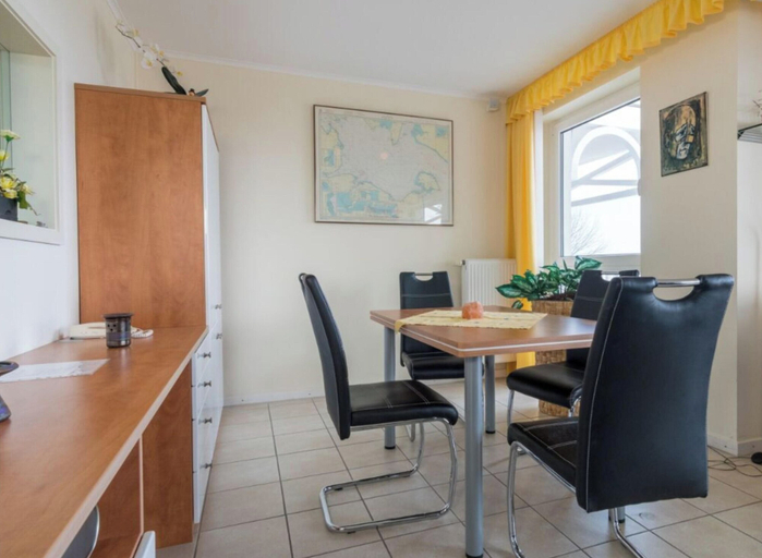 Dining 4, Holiday Apartment With 1 Bedroom, Ostholstein