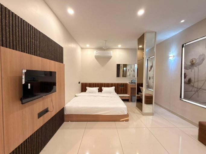Room 5, Hotel Shreemaya Comfort Inn, Ujjain