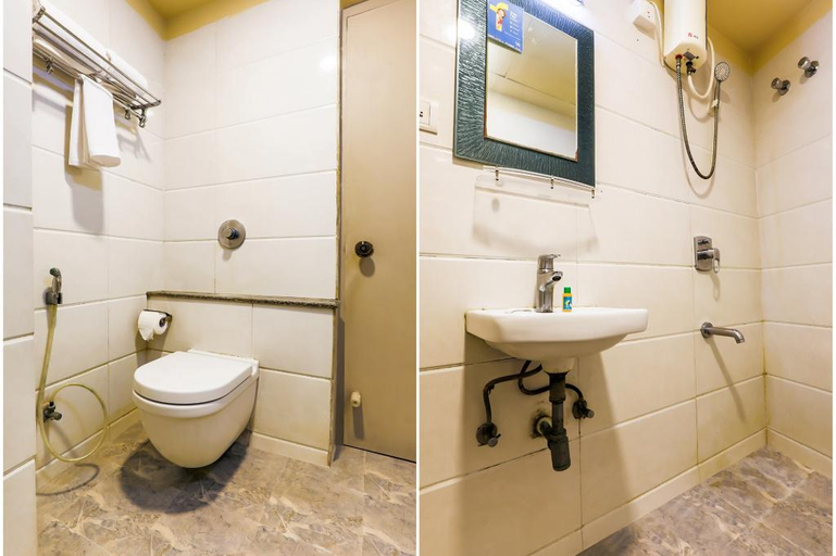 Bathroom, FabHotel Berry's, Bangalore