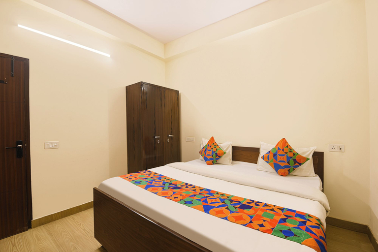 Room 5, Fabhotel Cozi Inn, Gurgaon