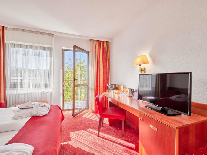 Bedroom 4, Mercure Hotel Bad Duerkheim An Den Salinen, Bad Dürkheim