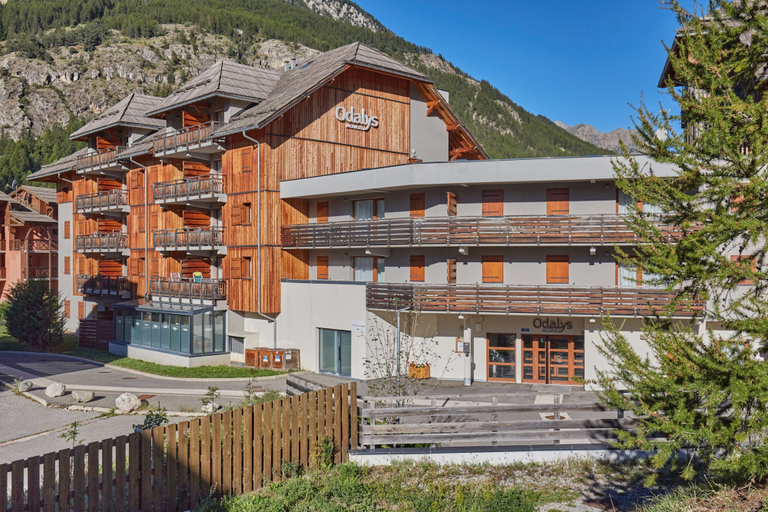Exterior & Views