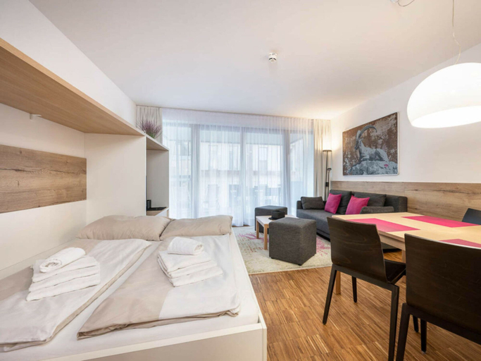 Room 1, Apartment in Rohrmoos-untertal With Balcony, Liezen
