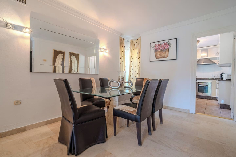 Room 5, Lalq13 Stunning Frontline Golf 3 bed apt, Málaga