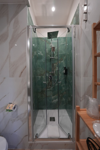 Bathroom 2, Partesia, Napoli