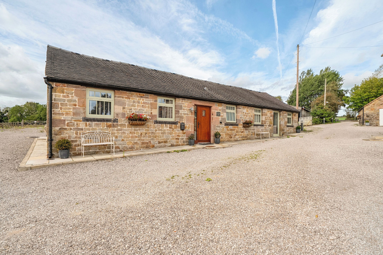 Exterior 4, Stylish Cosy Rustic Barn Alton Towers Peaks, Staffordshire