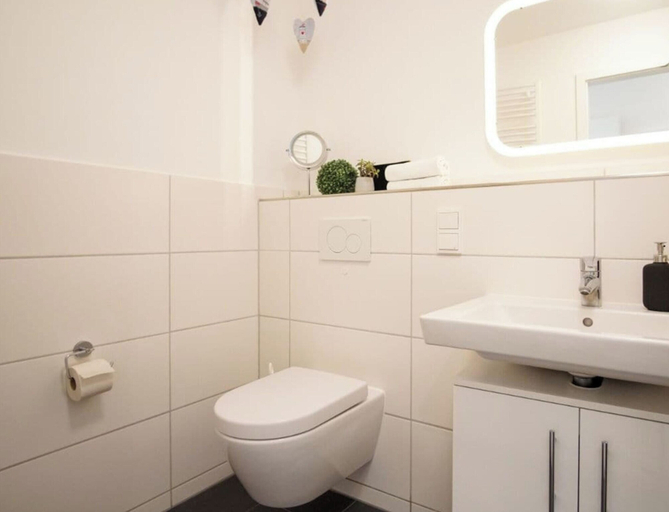 Bathroom 5, Holiday Apartment With 1 Bedroom, Ostholstein