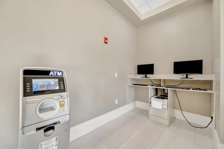 Room 2, Modern 2B Resort Condo Just 8 Minutes to Disney, Orange