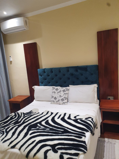 Room 2, Think Rain Boutique Guest hotel, Bulawayo