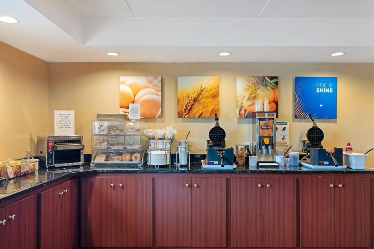 Food & Drinks 4, Comfort Inn, Bangor North ME, Penobscot