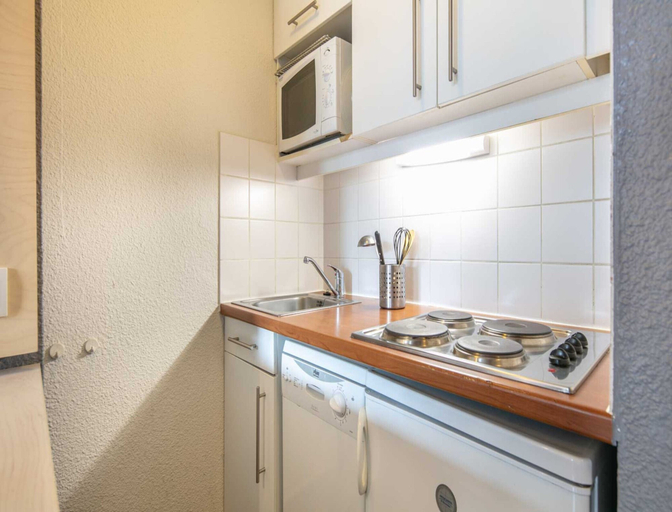 Private kitchen 3, Tignes Mountain Apartment Near Ski Lifts, Savoie