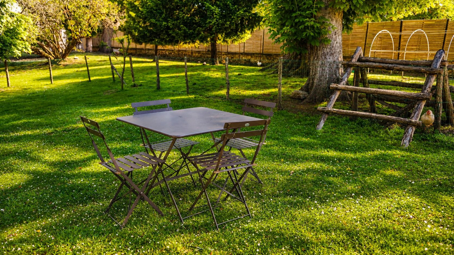 Outdoor dining, La Parenthèse Fléchoise, Sarthe