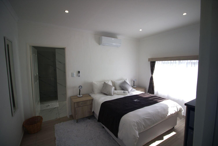 Bedroom 2, Little Bush Guesthouse, Omaruru
