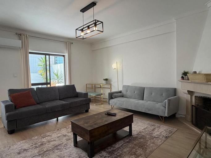 Others 3, Aroeira Turquoise Home, Almada