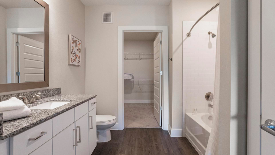 Interior 3, Landing Amazing 1BD in Deerbrook, Houston