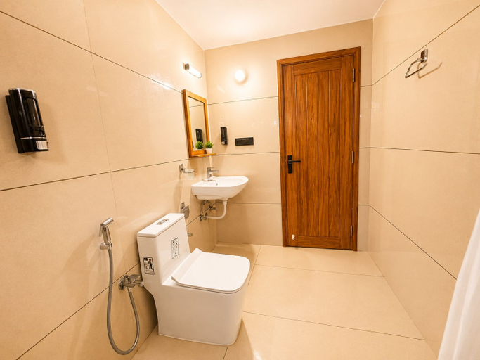 Bathroom 5, StayGuru Palm Glow Resort, Kachchh