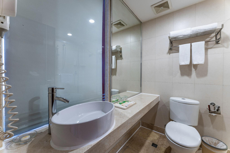 Bathroom 3, Vienna Hotel Xiangyang Zhongyuan Road, Xiangfan