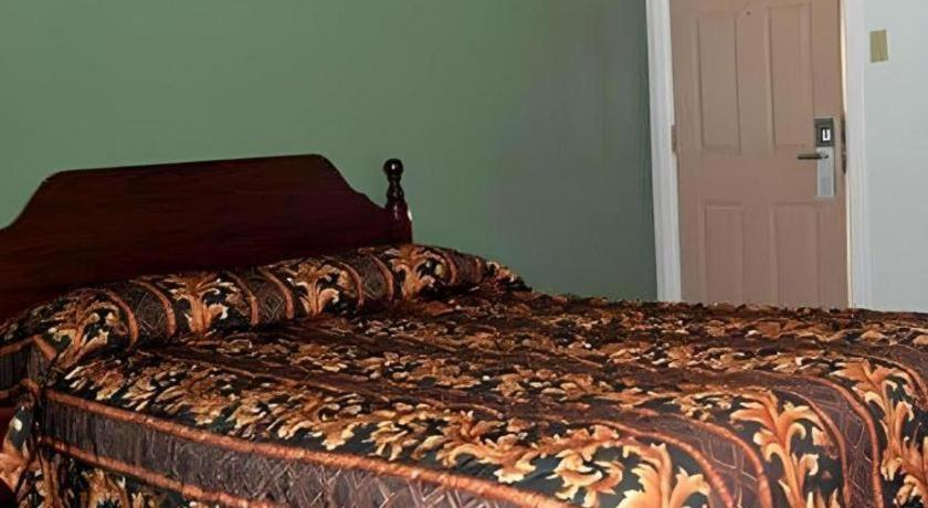 Bedroom 3, American Inn & Suites Childress, Childress