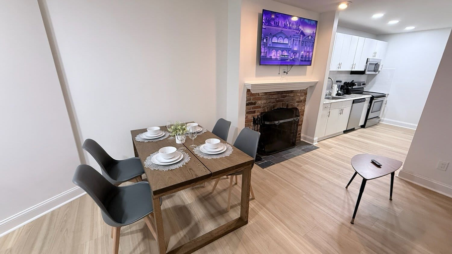Dining 4, 1BR in Logan Circle - DC Metro - We Host, Washington D.C.