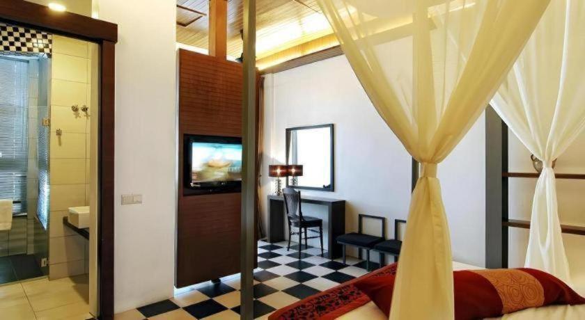 Bedroom 3, Courtyard @ Heeren Boutique Hotel, Malacca City