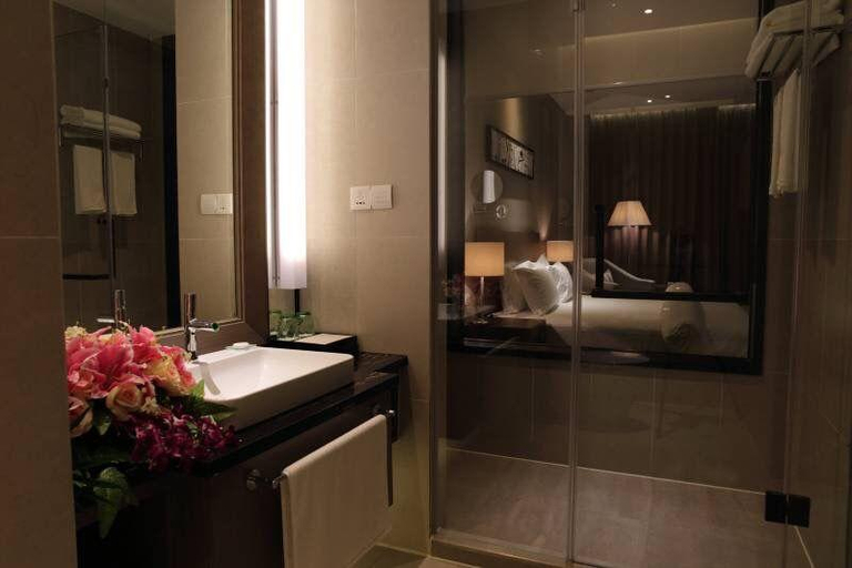 Bathroom 4, Jinjiang Metropolo Shanghai Bei Hotel, Shanghai
