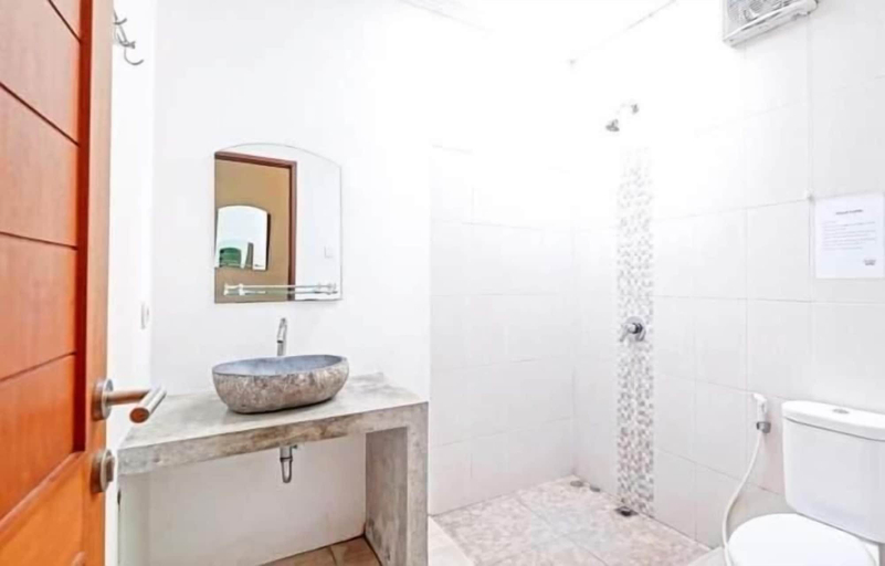 Bathroom 4, Castaway Hostel, Badung