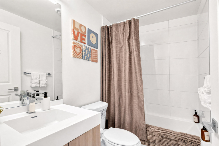 Bathroom 4, Panorama Suites, Toronto