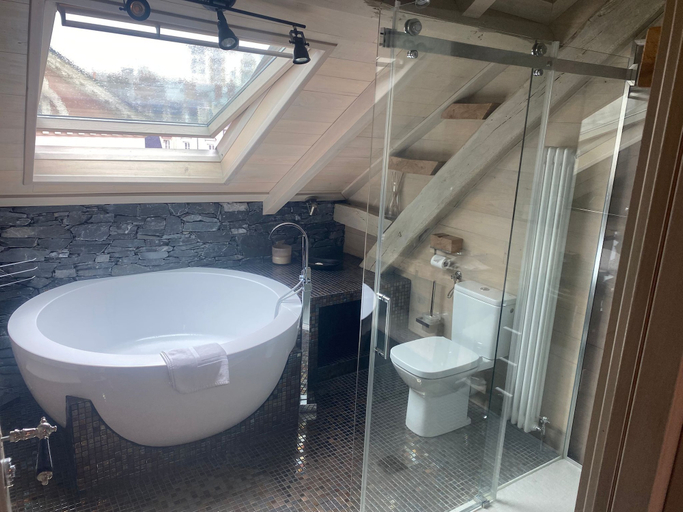 Bathroom, Palazzo Di Acqua, Sarthe