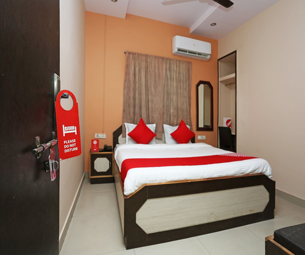 Room 4, Deluxe Room Hotel Natraj, Raipur