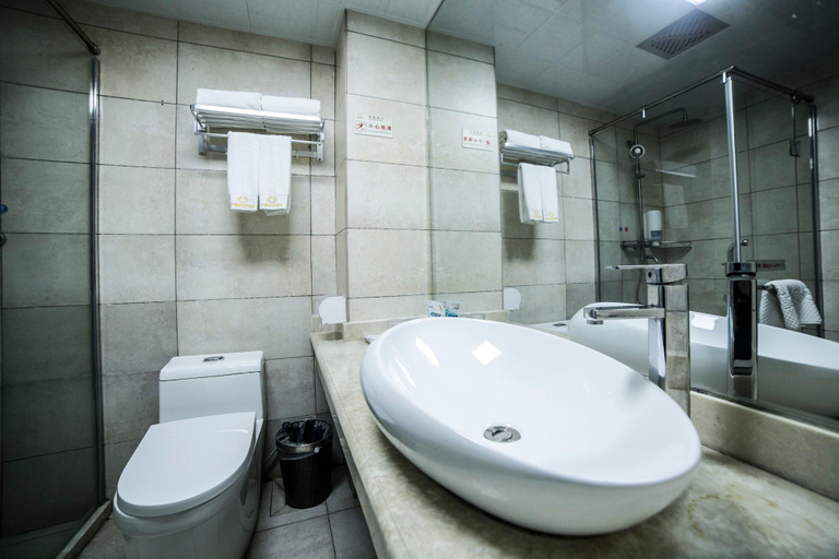 Bathroom 4, Luoyang Yilu Gangwan Hotel, Luoyang