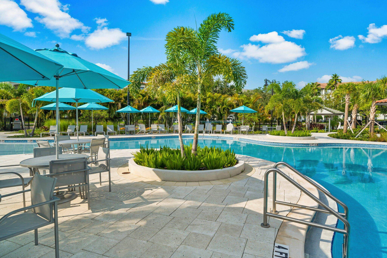 Pool 5, Is3-305 - 3BR Condo With Lake View Near Disney, Orange