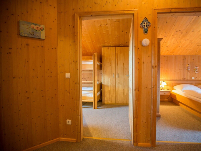 Room 4, Cabin in Annaberg With Swimming Pool, Hallein