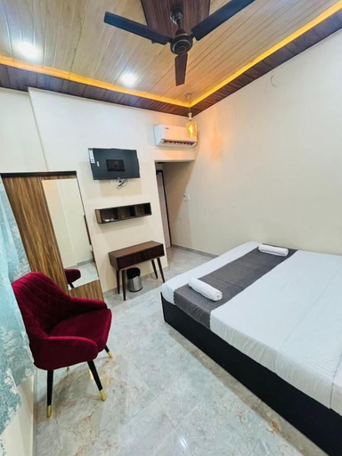 Room 4, Divyam Grand, Varanasi