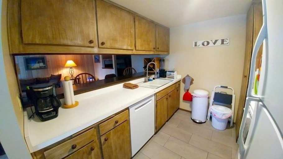Others 4, Condos with Free Parking, Mono