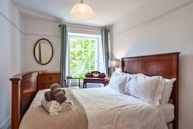 Room 4, House With Private Vineyard, Cornwall