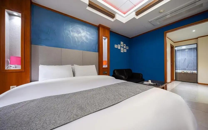 Bedroom 2, Suwon Guun-dong Cinema, Suwon